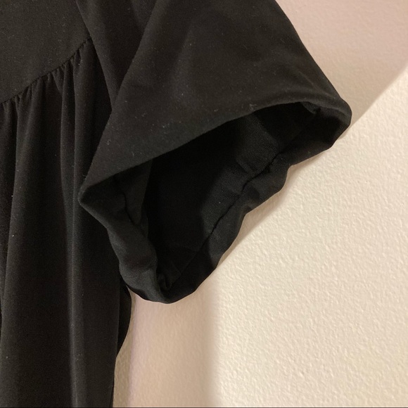 FREE IF BUNDLED Black Top Short Sleeve Scoopneck Pleated Blouse Medium EUC - Picture 5 of 9